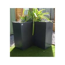 Les jardinières surélevées flexibles sont appropriées pour utiliser les angles et les niches dans un jardin car elles peuvent être la jardinière surélevée sur pilotis est le modèle qui convient le mieux aux débutants. Jardiniere D Angle Separateur De Terrasse 75x75xh70 Cm Avec Reserve 140l