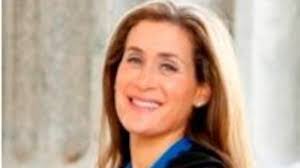 Beth Bernstein's Instagram, Twitter & Facebook