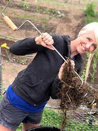 Diy compost tumblers on a budget for your homestead! Make Your Own Compost Turner For 2 The Art Of Doing Stuff