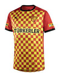 Bunu başaran ilk türk takımı olarak adını tarihe yazdırmıştır. Goztepe 2020 21 Home Kit