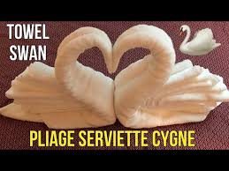 Avec deux draps de bain, réalisez ce pliage de serviette de bain en forme d'éléphant, qui amusera vos enfants. Pliage Serviette De Bain Cygne Swan Towel Tuto Youtube