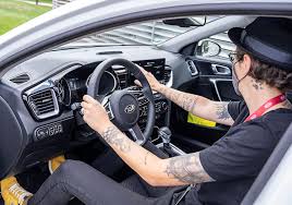 Informācija par ātruma ierobežojumiem (1), laikapstākļiem. Kia Uvo Connect Ii Im Test Carwalk