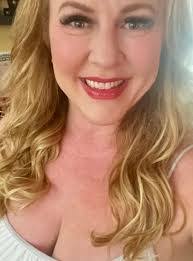 Melissa Ansley's Instagram, Twitter & Facebook