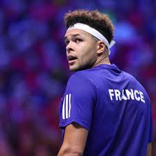 En france, il occupe approximativement, au terme de la saison 2008, le 3ème rang ex aequo dans sa catégorie, celle des moins de 17 ans. Coupe Davis Les Derniers Choix De Yannick Noah