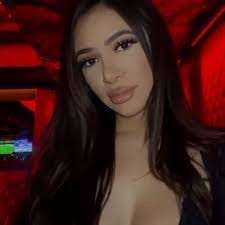 Jasmine Sharp's Instagram, Twitter & Facebook