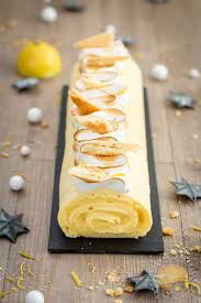 Buche De Noel Roulee Facon Tarte Au Citron Meringuee Composee D Un Biscuit Souffle A Base De Pate A Choux D U Recette Recettes De Cuisine Buche De Noel Roulee