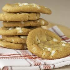Recette Cookies Au Chocolat Blanc Et Noix De Macadamia Facile Rapide Recette Cookies Recette Cookies Chocolat Blanc Cookies Chocolat