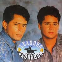 Leandro e leonardo, nasceram em goianápolis, goiás, formaram uma dupla sertaneja e fizeram sucesso nos anos 90 até que em 23. Recanto Caipira
