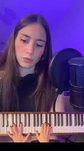 Bi değişiklik olsun dedim 👧🏿 Bu șarkı çıkalı 10 yıl olmuş hala bayılarak  dinlerimmm @kaanrtangoze 🥲🖤#beklededigitti