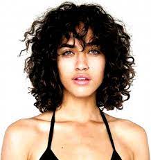 Curly Hairstyles With Saree X Curly Hairstyles Curly Hairstyles On Pinterest Sho Curly Hair Styles Naturally Haircuts For Curly Hair Curly Hair Inspiration