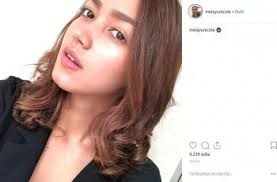 Dia sering melakukan tindakan nakal ke siswinya itu. Foto Liburan Melayu Nicole Netizen Jangan Terlalu Seksi Kak Guideku Com