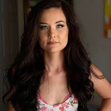 Allie Wright's Instagram, Twitter & Facebook