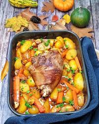 Saftige Putenkeule Auf Gemuse Aus Dem Ofen Lydiasfoodblog Rezept Einfache Gerichte Gesunde Rezepte Mit Fleisch Putenkeule Rezepte