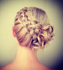 4 Stahnenpflechtung Mit Seitlichen Dutt Frisuren Flechtfrisuren Frisur Hochgesteckt