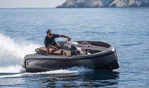Dockitjet's new inflatable jetski powered tender creates such a stable platform for the ski when connected that the ski becomes ideal for off shore fishing activities and wake boarding/ wakesurfing. Jet Ski Ahnlicher Luxus Mit Dem Vanqraft Vq16 Coolsten