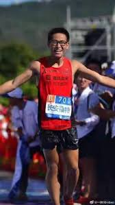 這個週末 5/15（六），在美國有一場「布魯金斯馬拉松接力賽」（brookings marathon relay），這次共有 36 支隊伍，其中，有 2 支隊伍對彼此非常熟悉，因為.他們是夫妻啊! Fz6vkv6ikglndm