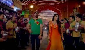 Find out why the hot dawaat e ishq actress said so. Daawat E Ishq Title Song Parineeti Chopra And Aditya Roy Kapur Look Fantastic In The New Age Qawwali India Com