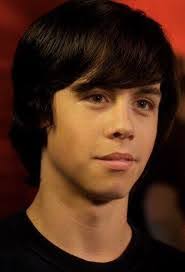 Munro Chambers's Instagram, Twitter & Facebook