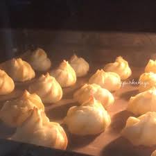 Once it reaches room temperature, scoop the creme into a piping bag or container. Aya Chalo Stories Cara Buat Cream Puff Sendiri