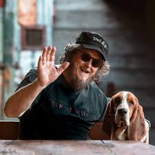 He was born adelmo fornaciari on september 25, 1955 in the italian province reggio emilia, italy and has since become one of the most famous italian singers. Zucchero Fornaciari Buon Ferragosto Da Me E Bardolino Happy August 15th From Me And Bardolino Ferragosto Facebook