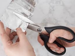 Gli utilizzi extra della carta da forno non sono soltanto per fogli nuovi, ma anche proprio come abbiamo già fatto per la carta stagnola, scopriamo insieme 6 modi alternativi per utilizzare la carta da forno non soltanto per. 8 Utilizzi Alternativi Della Carta Stagnola Che Ti Semplificano La Vita