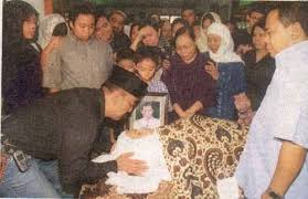 Mengenang Dono Warkop Bersama Keluarganya Yang Sederhana