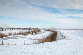Festiviteiten op het ijs die veel schaatsers of veel toeschouwers trekken zijn onder de huidige coronamaatregelen niet mogelijk. Schaatsen En Sleeen Op Natuurijs In Een Poldergebied In Nederland Royalty Vrije Foto Plaatjes Beelden En Stock Fotografie Image 17190420