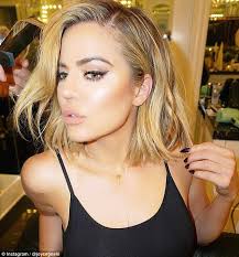 Jun 14, 2021 · from there you'll want sweep bronzer in a 3 shape over the perimeter of your face—starting at your temples, down the side of your hair, over the tops of your cheekbones, and along your jawline. Khloe Kardashian S Make Up Artist Shares Her Contour Tips Daily Mail Online