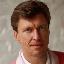 Where does a linear oscillator in its highest quantum state get its energy  from?