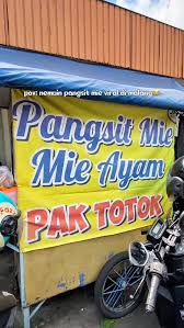 Mie ayam murah meriah 😍, 📍 : Mie ayam Pak totok, 🎥 : Tiktok/ jalanbarengdevv, #infokulinermalangan #infomalangan #infomalang #infokulinermalang #infokuliner