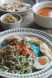 Dia memang tahu kegemaran saya. Nasi Kerabu Kelantan Azie Kitchen