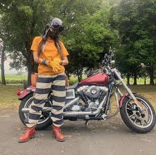 たん naomi on instagram いつもバイク愛がビンビン伝わってくる hitomix78 さんから頂いた この4人なら絶対繋いでくれるバトン 提出です バイク乗れてないので過去picから この日着ているtシャツのキャサリンちゃんの真似して半ヘルデビュー
