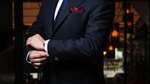 Eleganza e stile sono fattori determinanti nella scelta dell'abito da sposo, che dovrebbe essere in linea con l'orario del ricevimento, il grado di formalità dell'evento, la prestanza fisica dell'interessato e infine lo stile dell'abito da sposa. Abiti Da Cerimonia Uomo Guida All Acquisto 2020 Subito