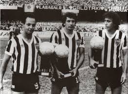 Ídolo nos gramados, hulk leva nome do atlético às redes sociais. Reinaldo Eder E Nelinho Jogadores Do Atletico Mg Com As Bolas De Prata Premiacoes Concedidas Pela Revista Placa Atletico Clube Atletico Mineiro Atletico Mg
