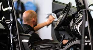 Die fenster reinigen wir von innen und aussen, dazu die türeinstiege und falze. Innenreinigung