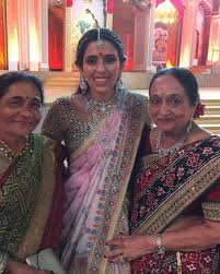 Shloka mehta is a director on rosy blue foundation since july 2014. Here S What Who Shloka Mehta Wore At Each Of Her Wedding Functions Wedmegood