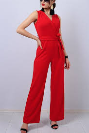 51 95 Tl Kirmizi Kruvaze Yaka Kemerli Bayan Tulum 13634b Modamizbir Moda Stilleri Tulum Mankenler