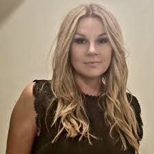 Tracy Dinan's Instagram, Twitter & Facebook