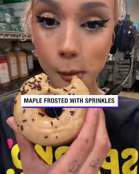 I wanna work at Dunkin' now 😋 🍩