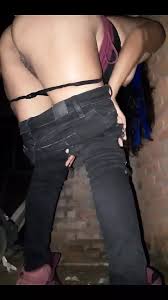 Après la soirée, une jeune fille se fait surprendre dans la rue ! Il ne  pouvait pas se retenir même 3 minutes quand elle lui a ouvert les jambes et  a demandé à se faire baiser