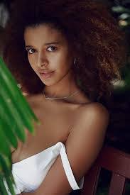 Summer Kane's Instagram, Twitter & Facebook