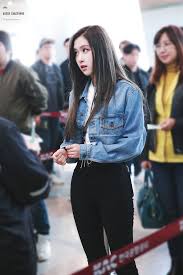 Feb 24, 2021 · blackpink's dating history 2021 reveals jennie, lisa, rose and jisoo's boyfriends despite yg entertainment's dating ban. Pin By Kitek On Rose Blackpink Airport Style Blackpink Fashion Kpop Girl Outfits Blackpink Style