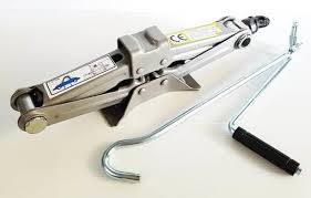 Dia telah melihat seekor babun yang sedang memandu kereta kuda. Ketahui Jenis Jek Kereta Yang Mana Sesuai Untuk Anda Motoqar