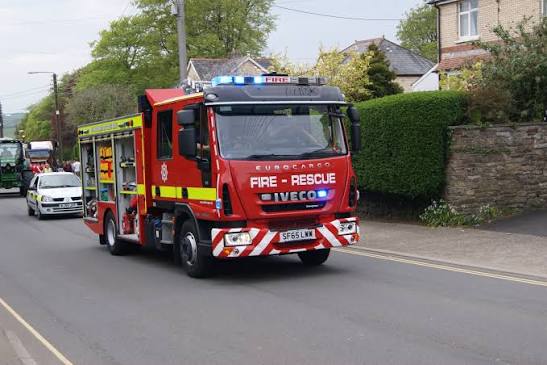 File:Iveco fire engine, Devon & Somerset FRS (02).JPG - Wikimedia Commons