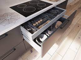 achter de grote la zit een binnenla deze is voorzien van een praktische indeling keuken indeling keuken lades keuken ontwerpen