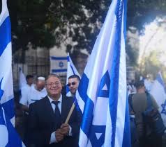 בעשירייה הראשונה, אחרי יור הרשימה נפתלי בנט, הוצבו איילת שקד, אלון דוידי, מתן כהנא, עמיחי שיקלי, ניר אורבך, אביר קארה, עידית סילמן, שירלי קדוש פינטו, ושי מימון. S Rs1 91ufhoqm