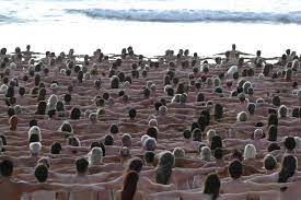 Nackt am Surf-Strand: Kunstaktion am Bondi Beach - nrz.de