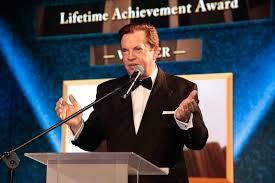 Als vervanger/opvolger van dieumerci mbokani (35). Paul Gheysens Uhonorowany Eurobuildcee