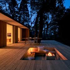 Fire pits, generally, can create up to 1400 degrees f. Ten Outdoor Spaces With Warming Fireplaces And Fire Pits