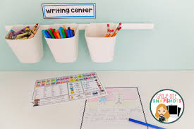 Desk Helper Printable To Help Your Students Become Independent Writers Place A Few In Your Writin Writing Center Writing Folders Beginning Of The School Year